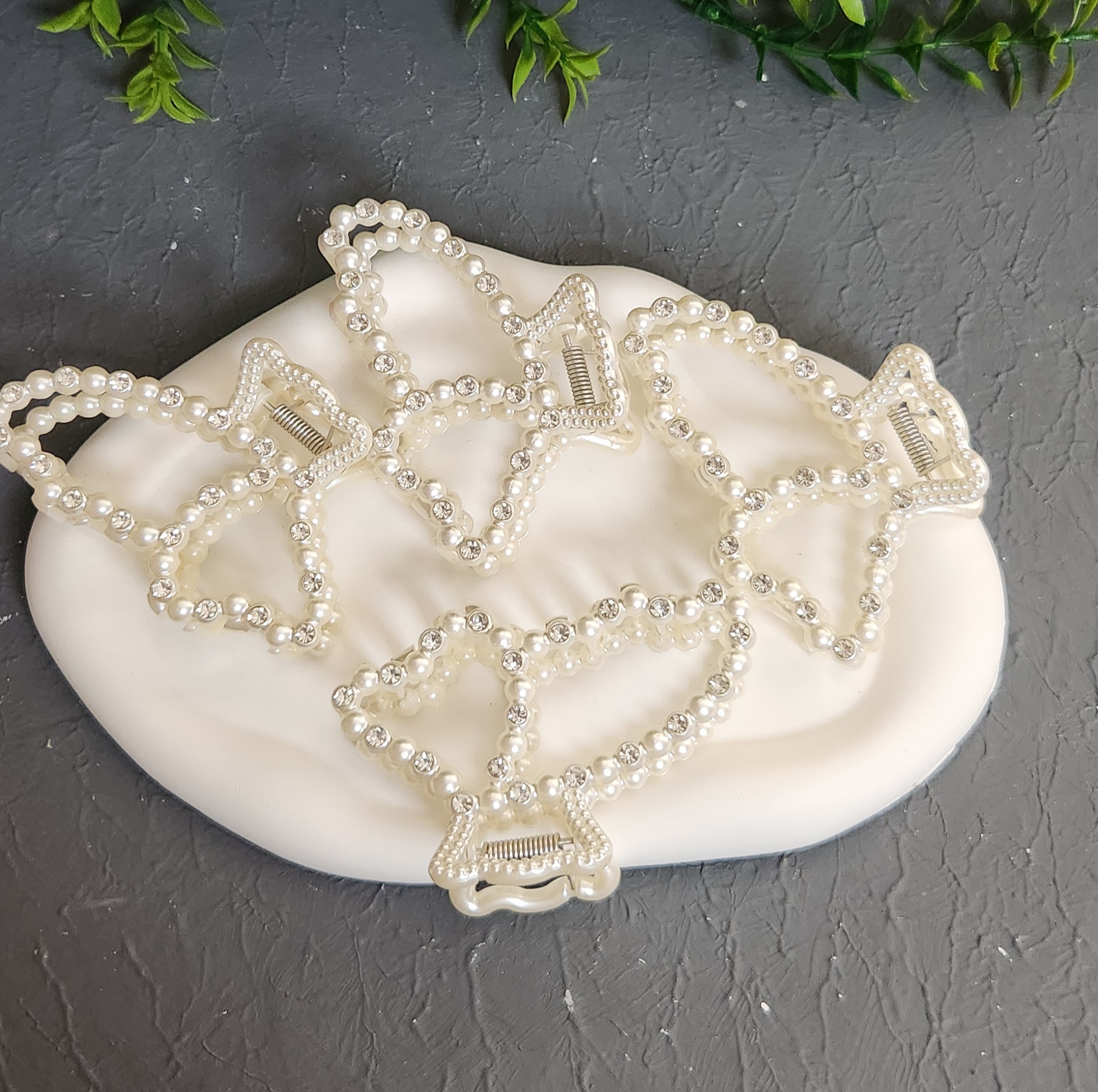 İncili Taşlı Mandal